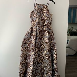 💜 NWT! 💜 Betsy & Adam High-Low Gown with Pockets